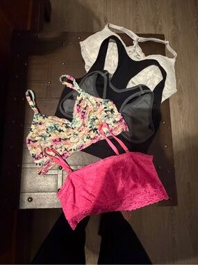 5 bra bundle.  Victoria's Secret Floral Lace & Hot Pink vs & 2 Sports Bras